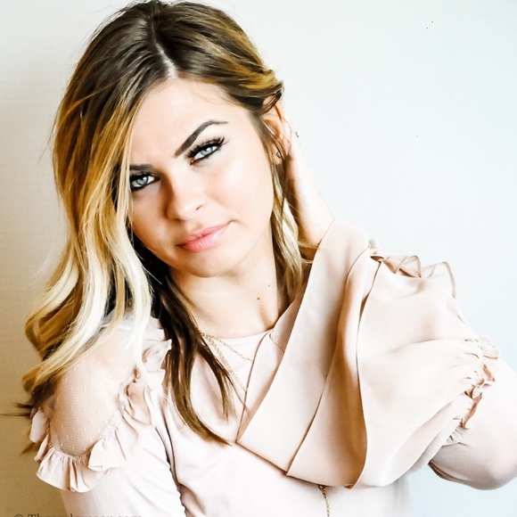 ❣️SALE❣️LAST 1🔥 🆕 MED 3-Tier Ruffle Sleeve Top - Picture 3 of 8